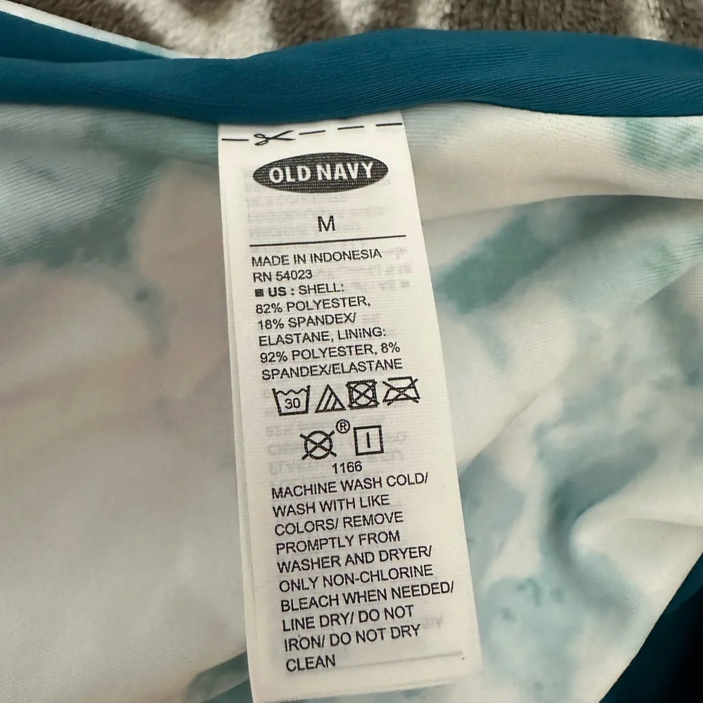 Old Navy Reversible Scoop-Neck Swim Bikini Top in Marble Teal Size Medium